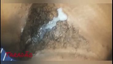 Enchendo o rabo da preta de porra